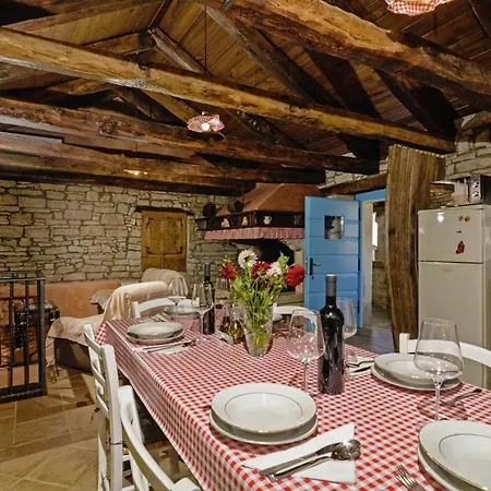 Erisa In Trosti Holiday home