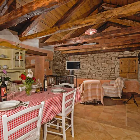 Erisa In Trosti Holiday home *