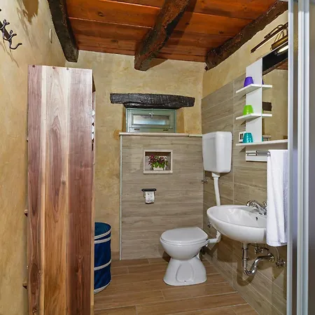 Erisa In Trosti Holiday home